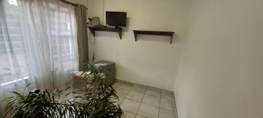 To Let 3 Bedroom Property for Rent in Wilro Park Gauteng
