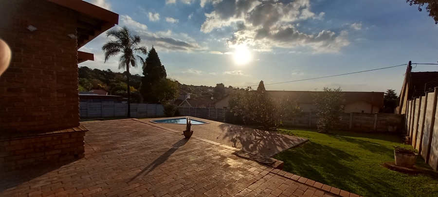 To Let 3 Bedroom Property for Rent in Wilro Park Gauteng