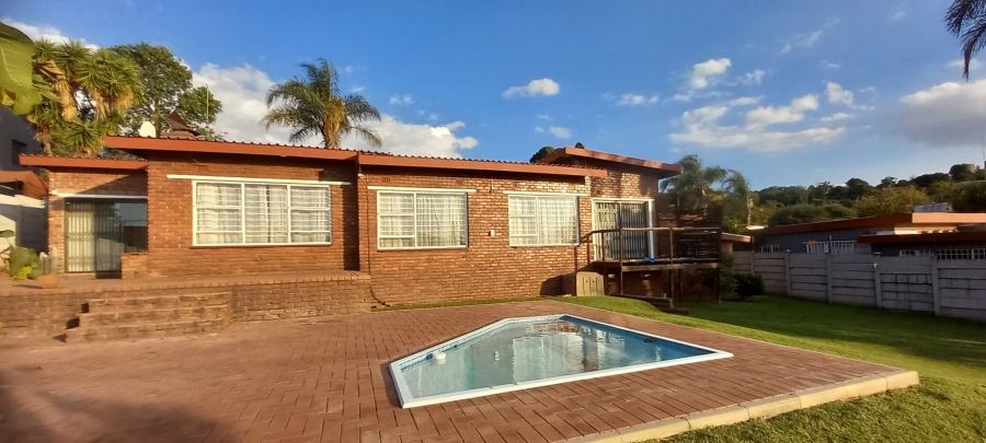 To Let 3 Bedroom Property for Rent in Wilro Park Gauteng