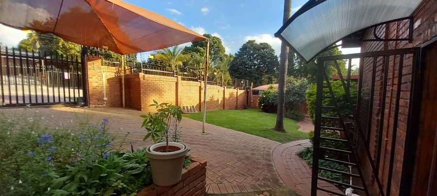 To Let 3 Bedroom Property for Rent in Wilro Park Gauteng