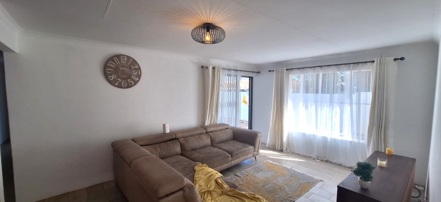 3 Bedroom Property for Sale in Faerie Glen Gauteng