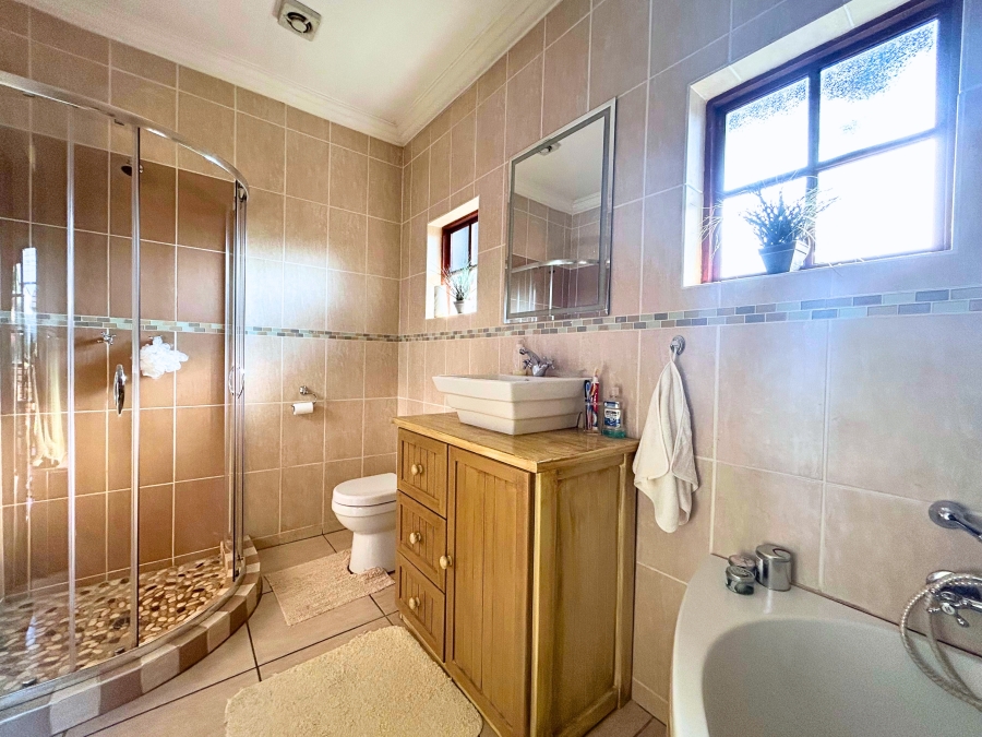 5 Bedroom Property for Sale in Valhalla Gauteng