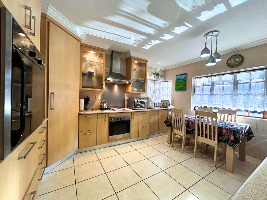 5 Bedroom Property for Sale in Valhalla Gauteng
