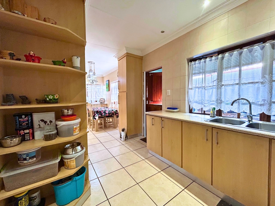 5 Bedroom Property for Sale in Valhalla Gauteng