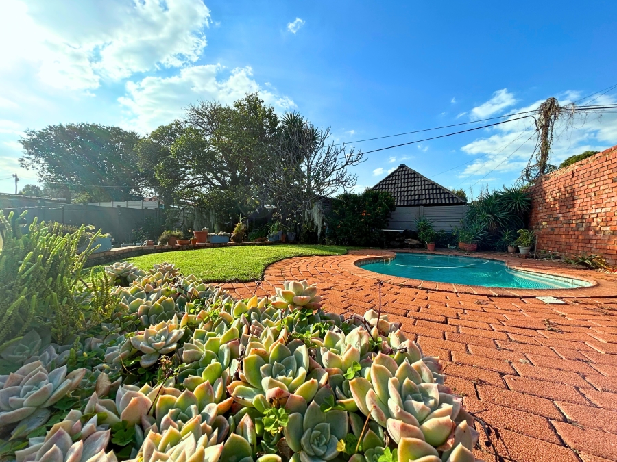 5 Bedroom Property for Sale in Valhalla Gauteng