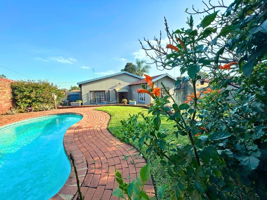 5 Bedroom Property for Sale in Valhalla Gauteng