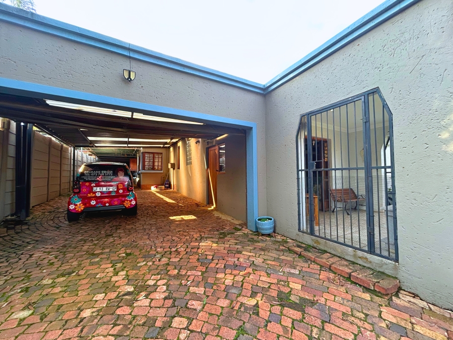 5 Bedroom Property for Sale in Valhalla Gauteng