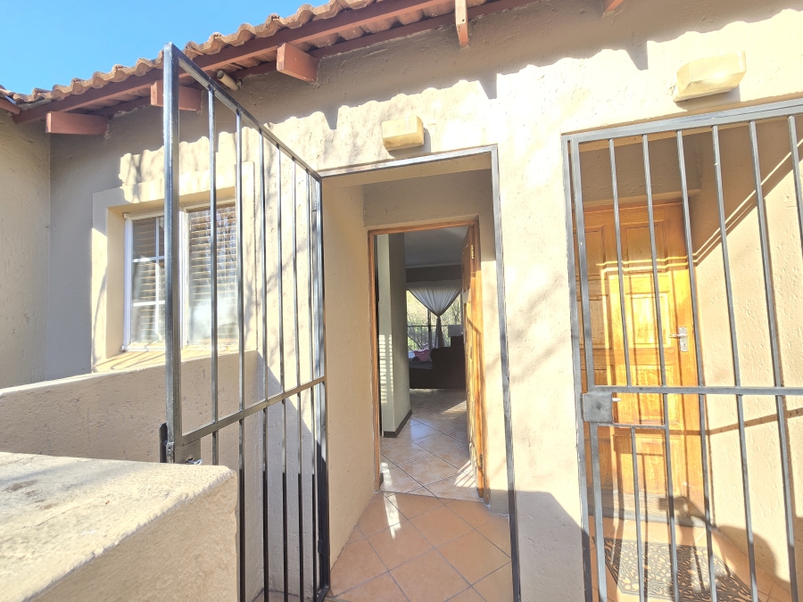 2 Bedroom Property for Sale in Wilgeheuwel Gauteng
