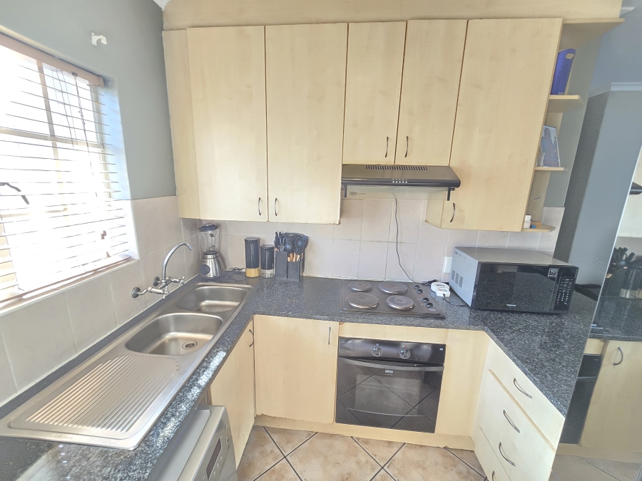 2 Bedroom Property for Sale in Wilgeheuwel Gauteng