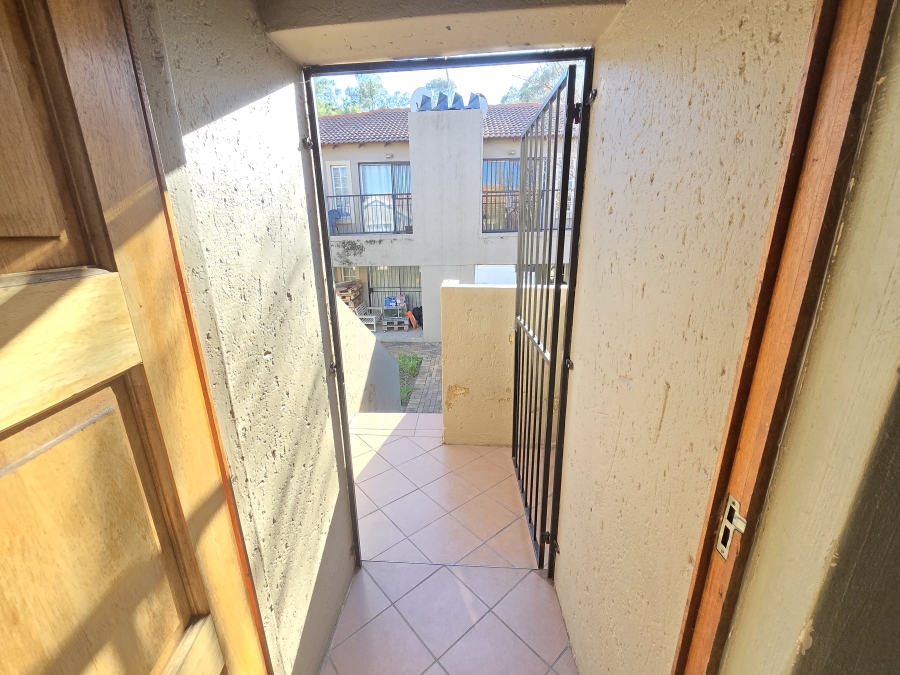2 Bedroom Property for Sale in Wilgeheuwel Gauteng