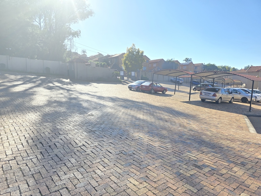 2 Bedroom Property for Sale in Wilgeheuwel Gauteng