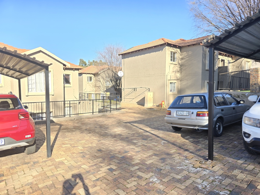 2 Bedroom Property for Sale in Wilgeheuwel Gauteng