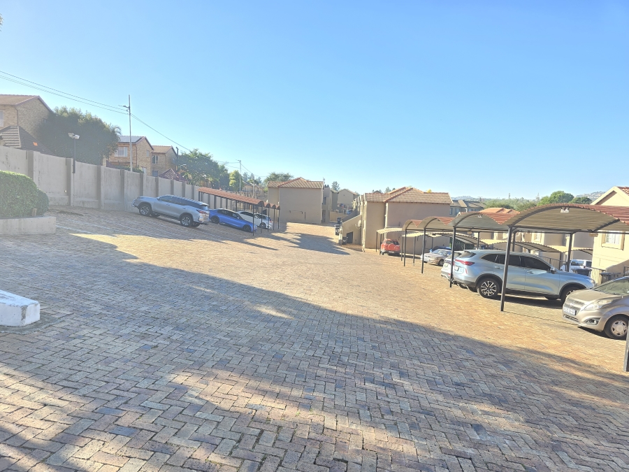 2 Bedroom Property for Sale in Wilgeheuwel Gauteng