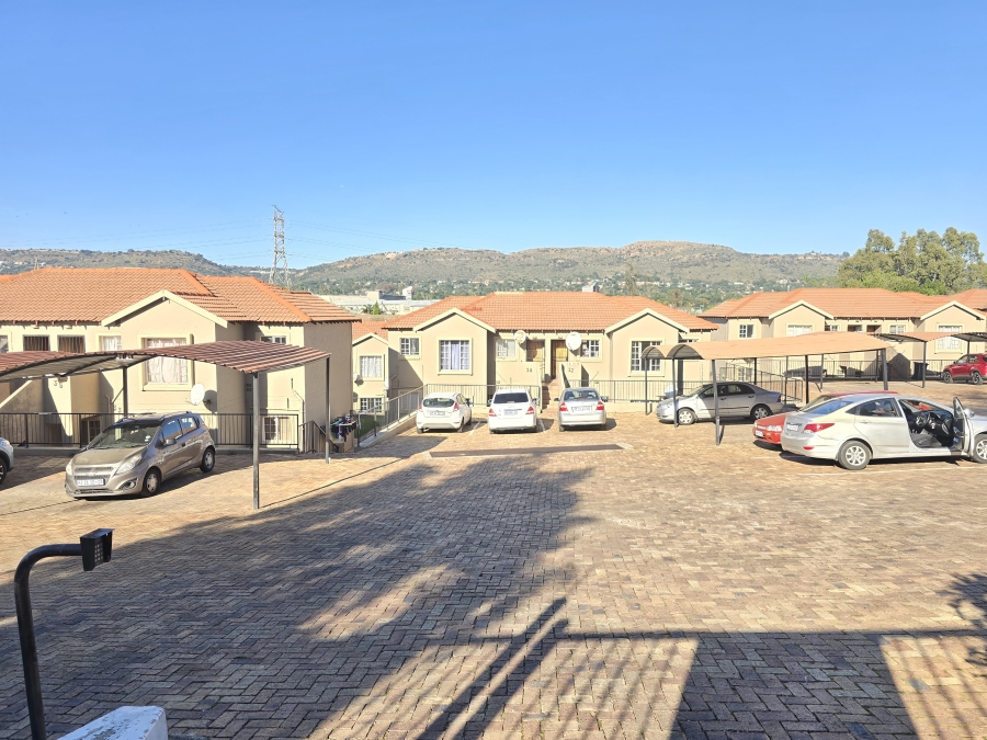 2 Bedroom Property for Sale in Wilgeheuwel Gauteng