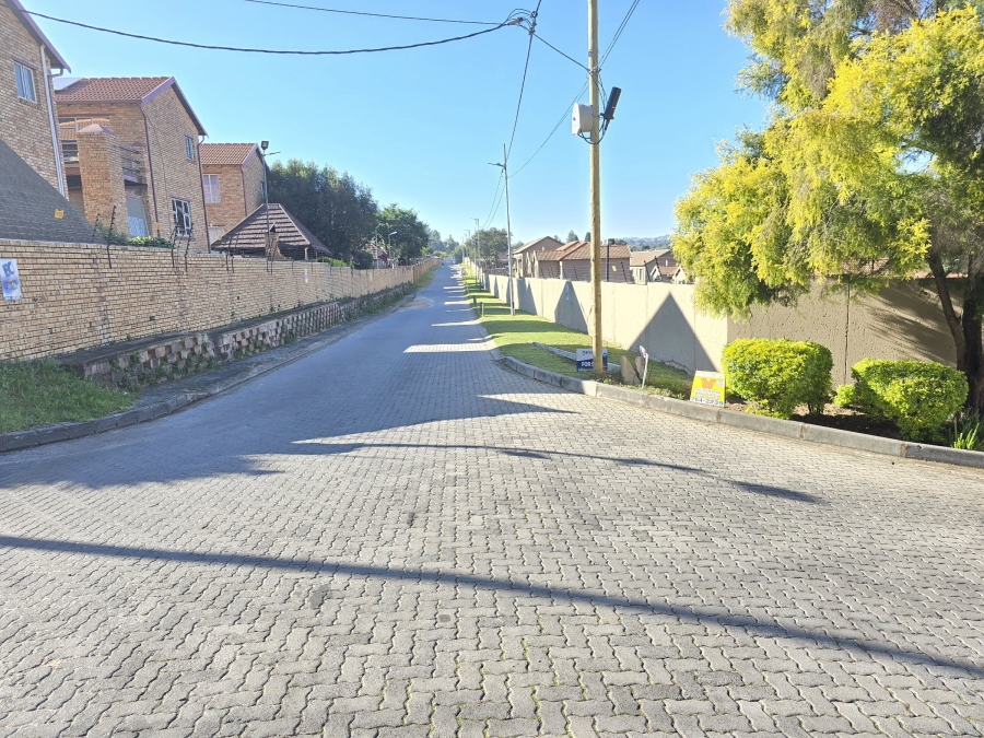 2 Bedroom Property for Sale in Wilgeheuwel Gauteng