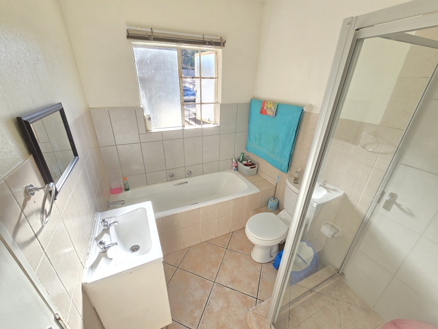 2 Bedroom Property for Sale in Wilgeheuwel Gauteng