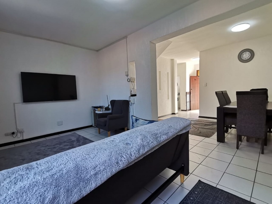 2 Bedroom Property for Sale in Brackenhurst Gauteng