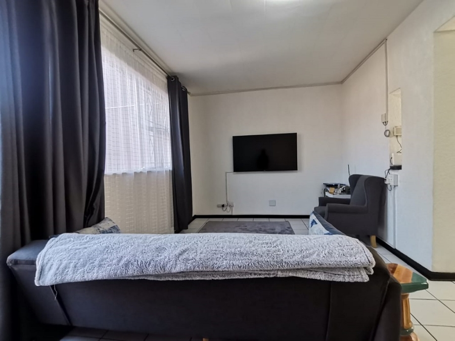 2 Bedroom Property for Sale in Brackenhurst Gauteng