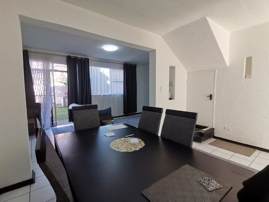 2 Bedroom Property for Sale in Brackenhurst Gauteng