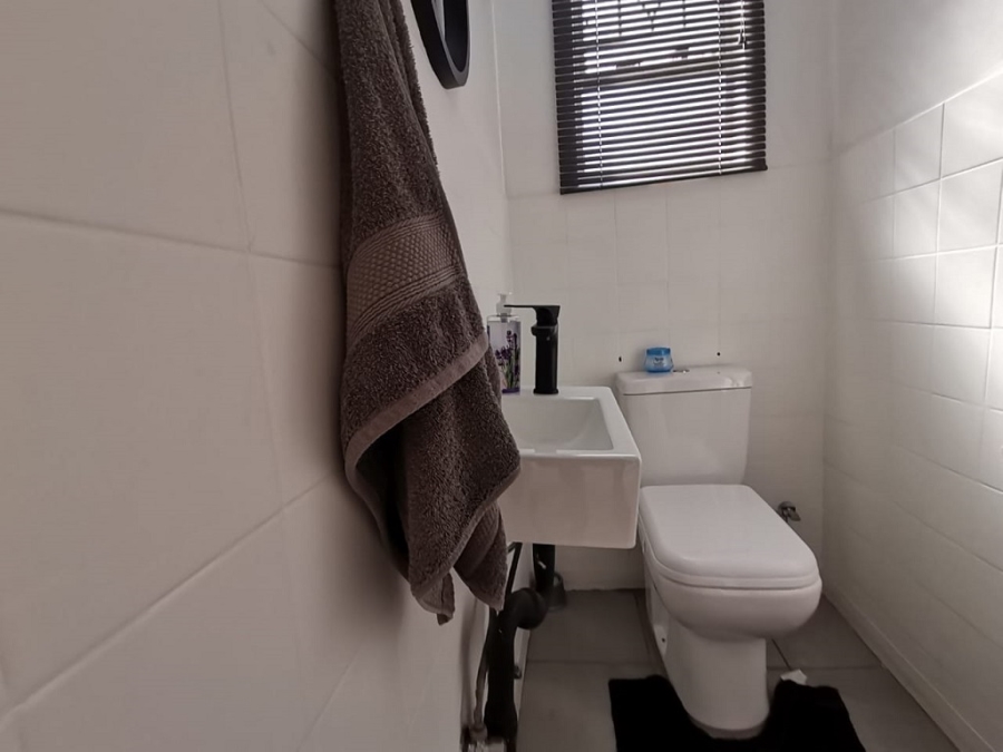 2 Bedroom Property for Sale in Brackenhurst Gauteng