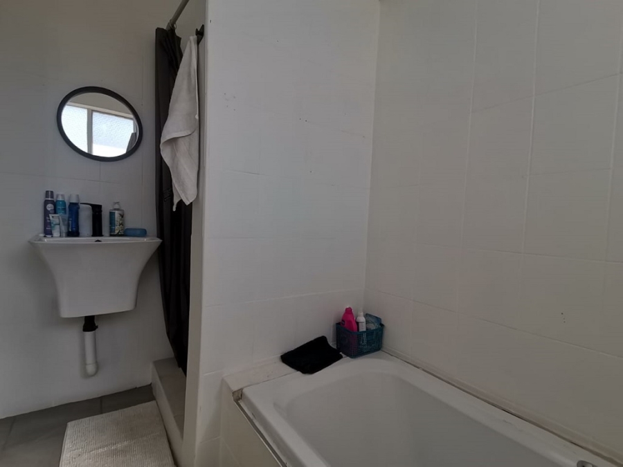 2 Bedroom Property for Sale in Brackenhurst Gauteng