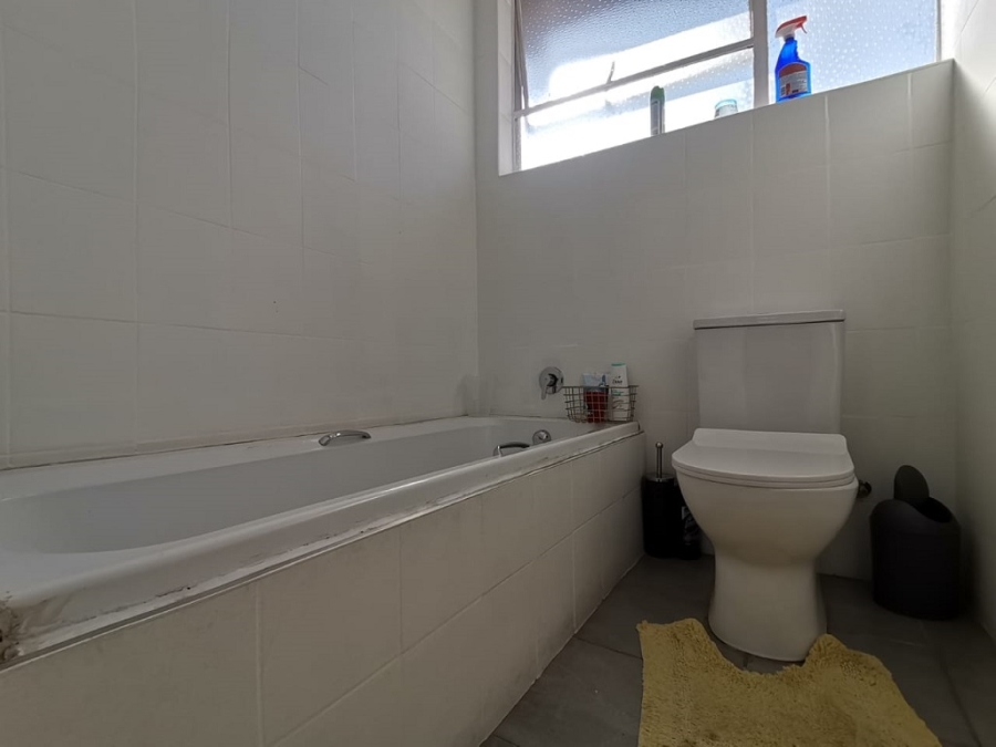2 Bedroom Property for Sale in Brackenhurst Gauteng