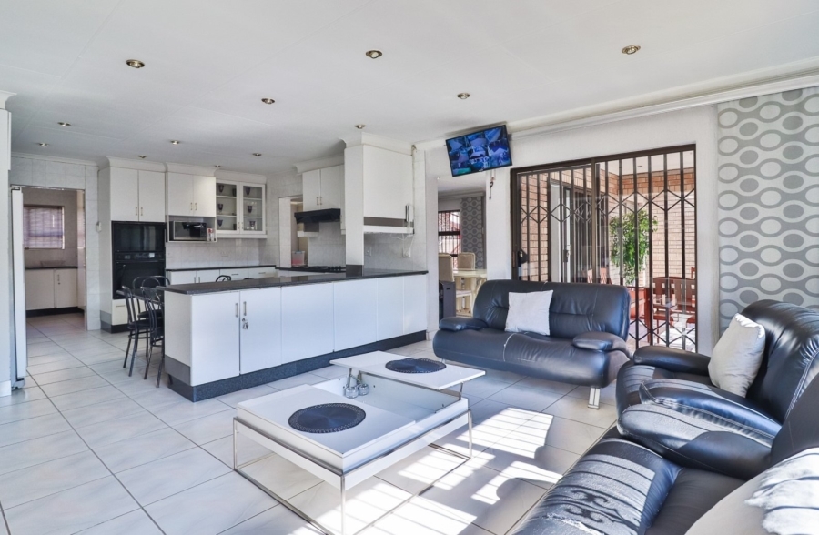 3 Bedroom Property for Sale in Lakefield Gauteng