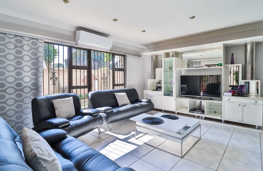 3 Bedroom Property for Sale in Lakefield Gauteng