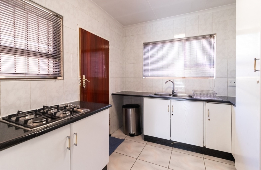 3 Bedroom Property for Sale in Lakefield Gauteng