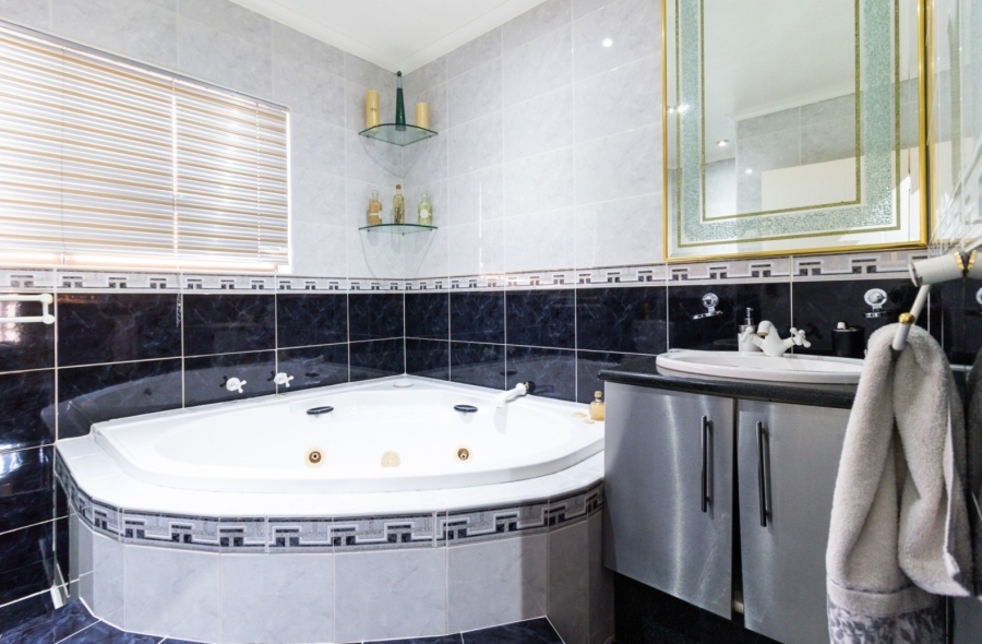 3 Bedroom Property for Sale in Lakefield Gauteng