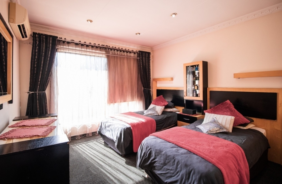 3 Bedroom Property for Sale in Lakefield Gauteng