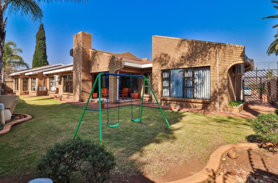 3 Bedroom Property for Sale in Lakefield Gauteng