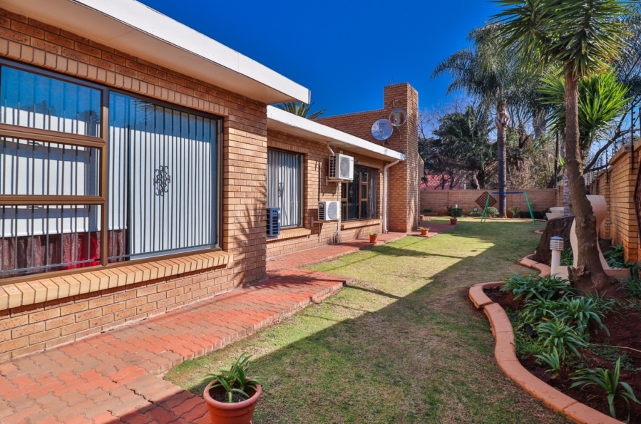 3 Bedroom Property for Sale in Lakefield Gauteng