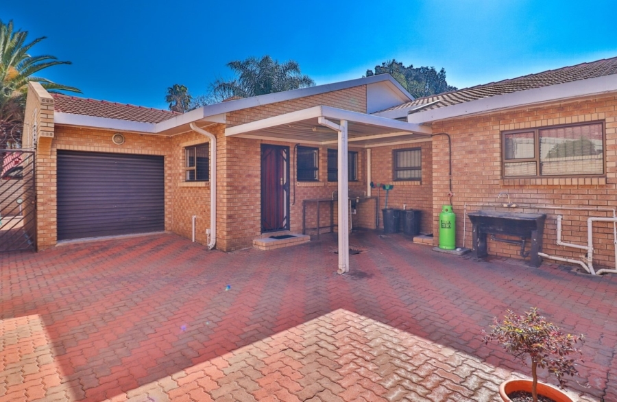 3 Bedroom Property for Sale in Lakefield Gauteng