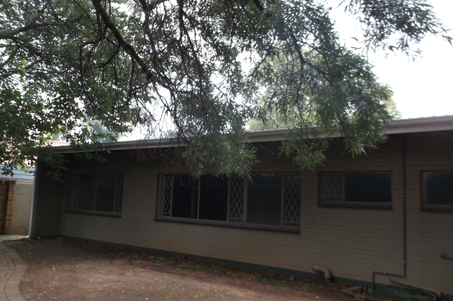 To Let 3 Bedroom Property for Rent in Lakefield Gauteng