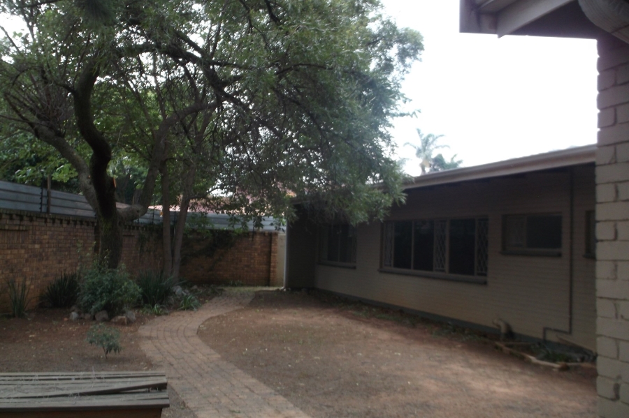 To Let 3 Bedroom Property for Rent in Lakefield Gauteng
