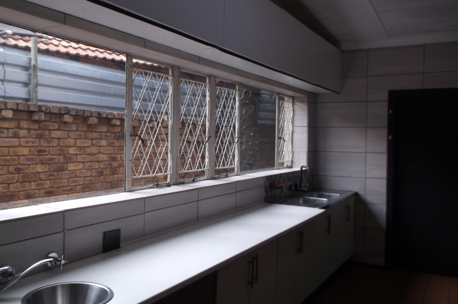 To Let 3 Bedroom Property for Rent in Lakefield Gauteng