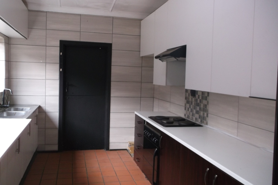 To Let 3 Bedroom Property for Rent in Lakefield Gauteng