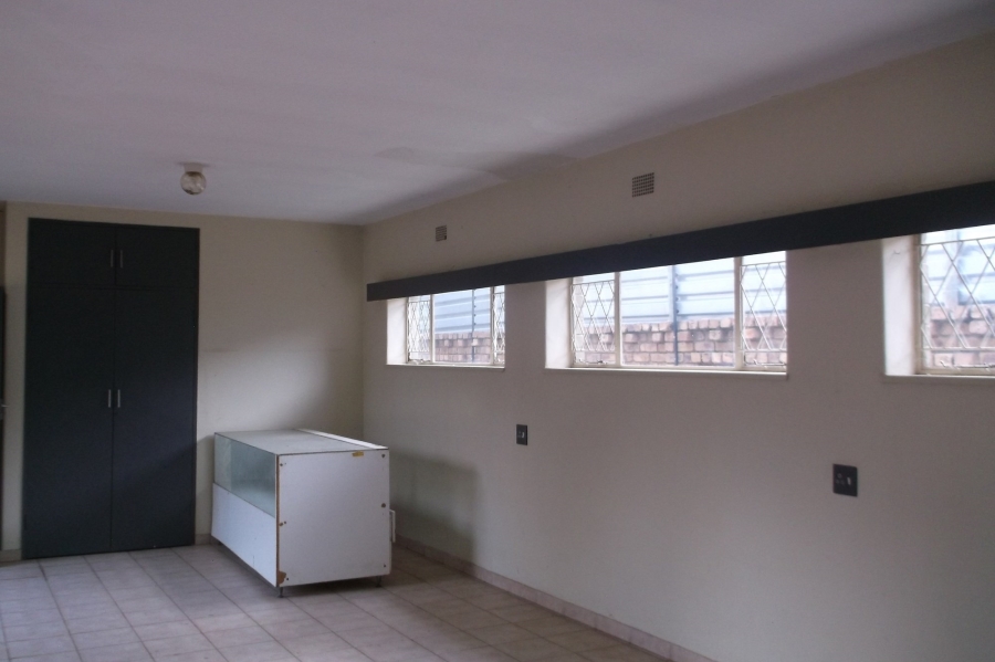 To Let 3 Bedroom Property for Rent in Lakefield Gauteng
