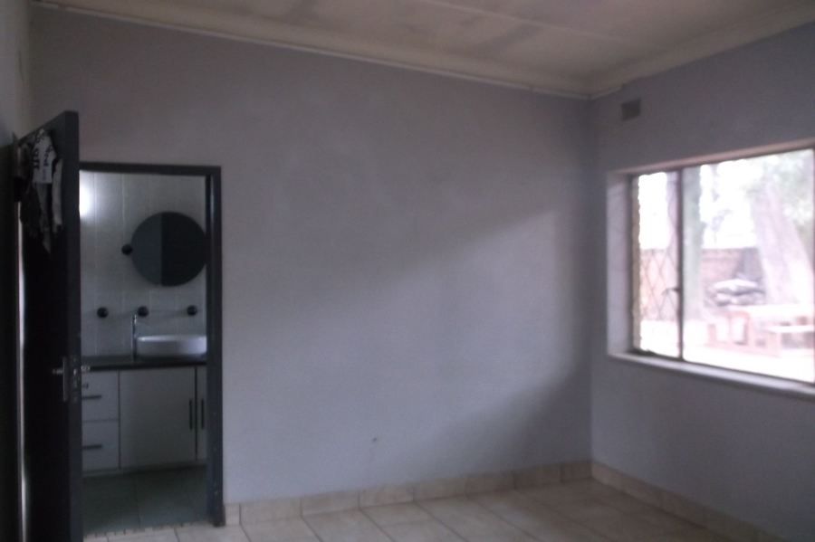 To Let 3 Bedroom Property for Rent in Lakefield Gauteng