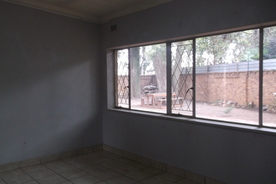 To Let 3 Bedroom Property for Rent in Lakefield Gauteng
