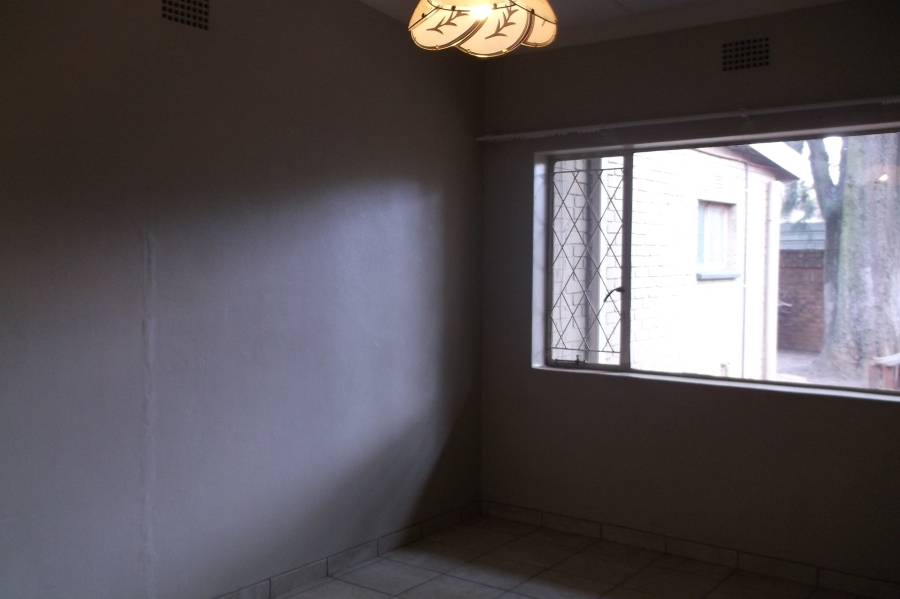 To Let 3 Bedroom Property for Rent in Lakefield Gauteng