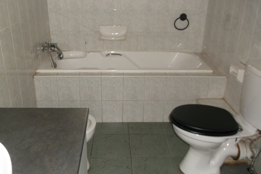 To Let 3 Bedroom Property for Rent in Lakefield Gauteng
