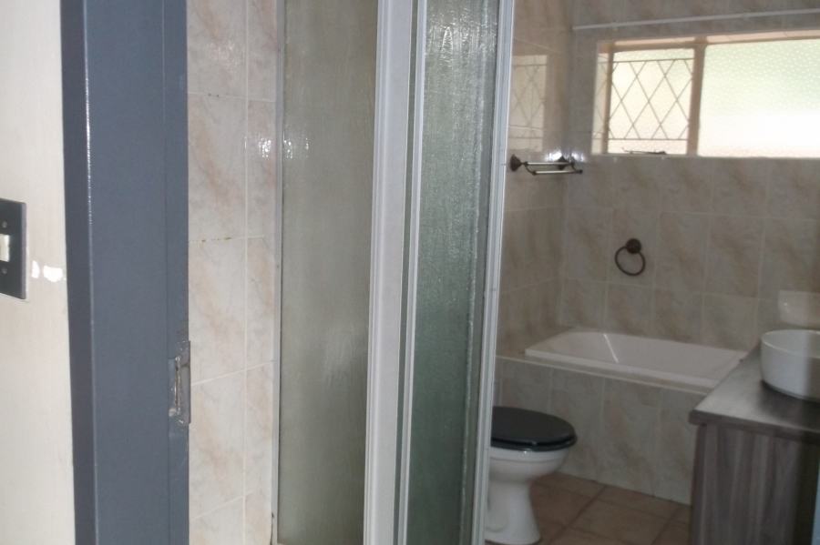 To Let 3 Bedroom Property for Rent in Lakefield Gauteng