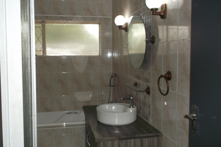 To Let 3 Bedroom Property for Rent in Lakefield Gauteng
