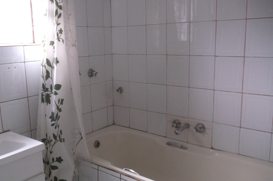 To Let 3 Bedroom Property for Rent in Lakefield Gauteng