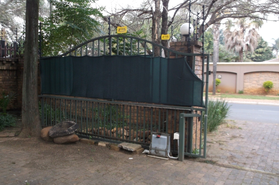 To Let 3 Bedroom Property for Rent in Lakefield Gauteng