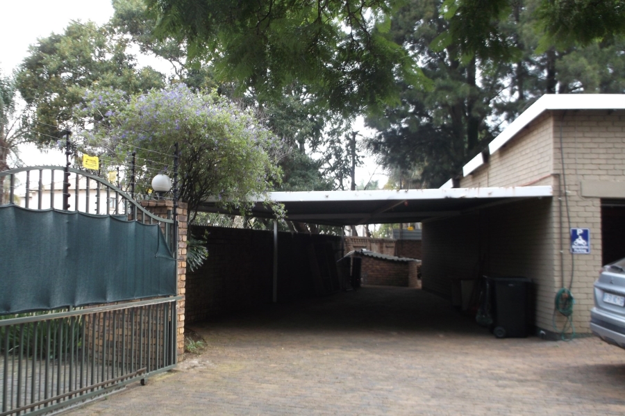 To Let 3 Bedroom Property for Rent in Lakefield Gauteng