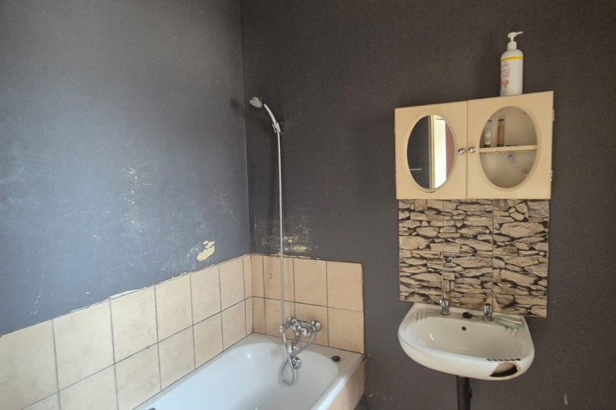 2 Bedroom Property for Sale in Norton Park Gauteng