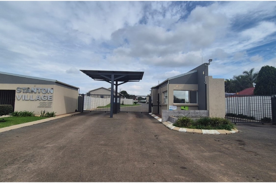 2 Bedroom Property for Sale in Norton Park Gauteng